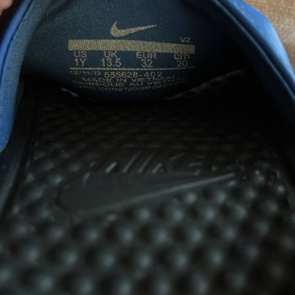 Nike Slides - Picture 3 of 3